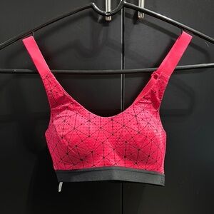 Victoria’s Secret VSX sport bra adjustable X-back strap,keyhole,padded,geometric